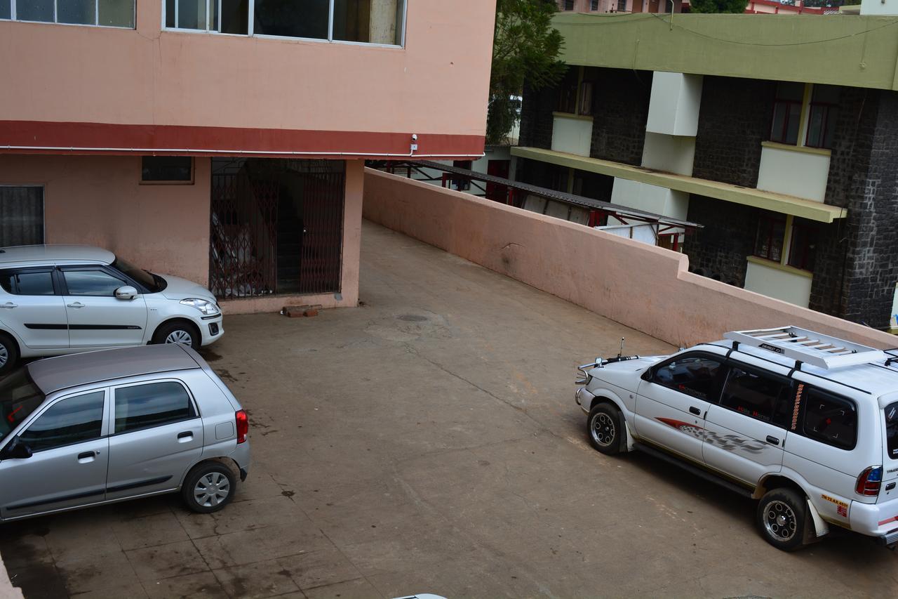 Hotel Blue Hills International Udagamandalam Exterior foto